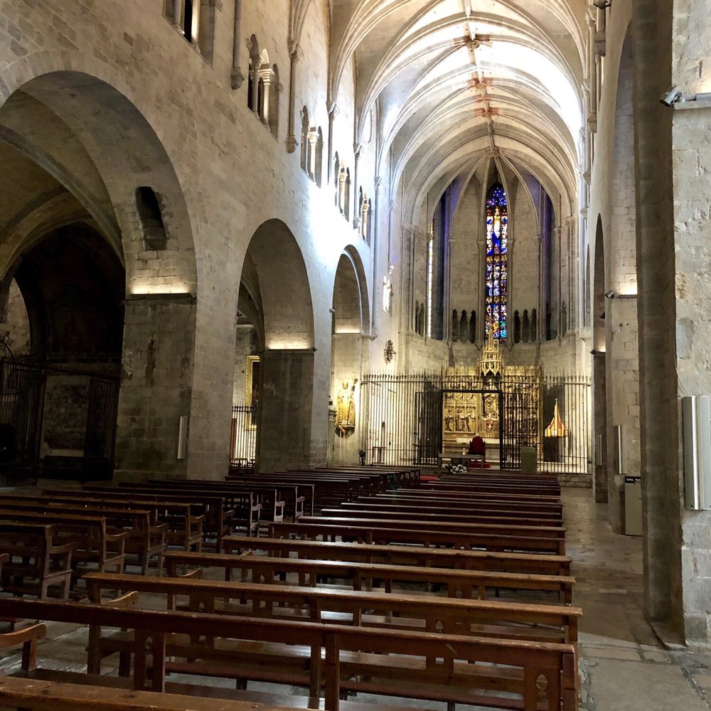 Basílica de Sant Feliu - Rows of Wooden Pews in the Main Nave of Basilica de Sant Feliu Girona - Landmarks & Historical Buildings Near Me - Girona, GI