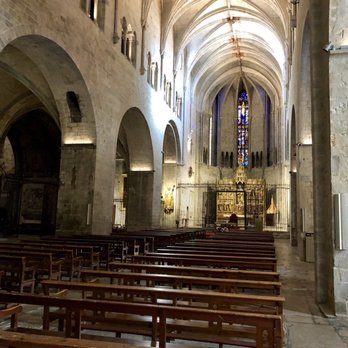 Basílica de Sant Feliu - Rows of Wooden Pews in the Main Nave of Basilica de Sant Feliu Girona - Landmarks & Historical Buildings Near Me - Girona, GI