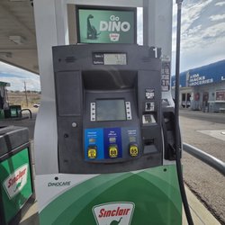 Kelly's Convenience Center - Sinclair Gas Pump. Pay at pump not available, need to go inside to pay.