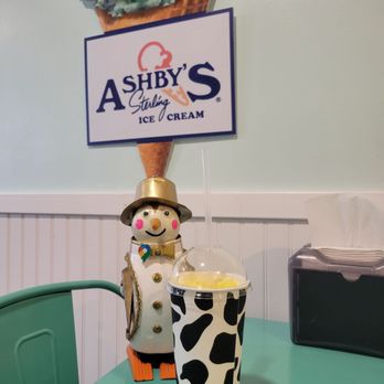 Scoops on Center - Desserts Near Me - Lewiston, New York