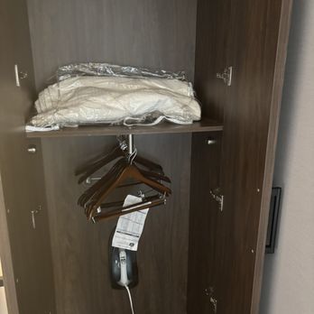 Hampton Inn Cleveland-Downtown - Inside wardrobe - Hotels Near Me - Cleveland, Ohio Hampton Inn Cleveland-Downtown - Inside wardrobe - Hotels Near Me - Cleveland, Ohio