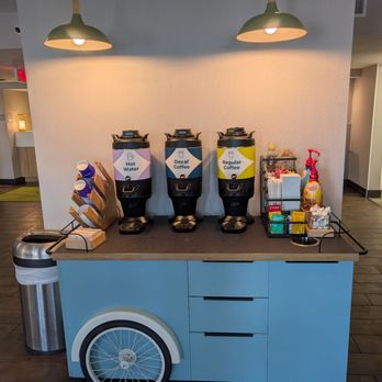 Spark by Hilton Bakersfield Central - Coffee cart - Hotels Near Me - Bakersfield, California Spark by Hilton Bakersfield Central - Coffee cart - Hotels Near Me - Bakersfield, California
