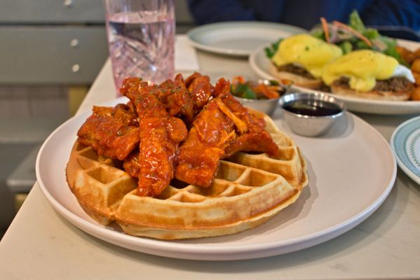 Sisters & Co by null