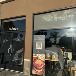 Closed at 5:57 pm 9/9/ 2026. Didn't change hours/make it closed on Yelp nor on Google. The app just says "pickup not available". Closed at 5:57 pm 9/9/ 2026. Didn't change hours/make it closed on Yelp nor on Google. The app just says "pickup not available".