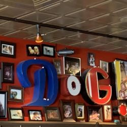 The Ugly Dog Pub - Dog decor