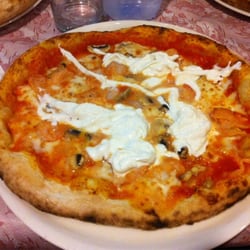 Pizzeria Capraro - Imperiale, con aggiunta di salmone affumicato.