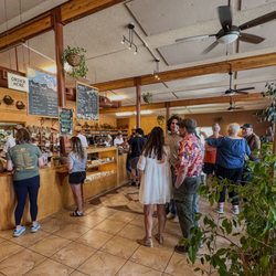 Lighthouse Center Bakery - Big line here on a Saturday noon.