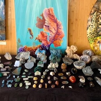 Las Laguna Art Gallery - Lots of pretty rocks - Art Galleries Near Me - Laguna Beach, California Las Laguna Art Gallery - Lots of pretty rocks - Art Galleries Near Me - Laguna Beach, California
