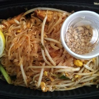 Athens Wok - Pad Thai lunch entree with tofu - Thai Near Me - Athens, Georgia