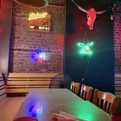 El Jefe Texican Cantina - Interior table