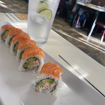 Fresh Sushi Pho - Measly cut of salmon on Alaskan roll - Sushi Bars Near Me - Tucson, Arizona Fresh Sushi Pho - Measly cut of salmon on Alaskan roll - Sushi Bars Near Me - Tucson, Arizona