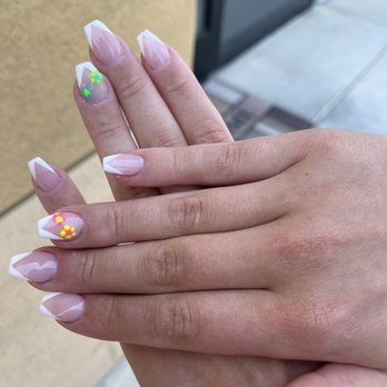 Bellaggio Nail and Spa - Nail Salons Near Me - Indio, California