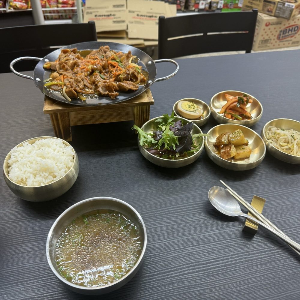 Guroott - Pork Bulgogi with banchan (side dishes) - Korean Near Me - Orem, Utah Guroott - Pork Bulgogi with banchan (side dishes) - Korean Near Me - Orem, Utah