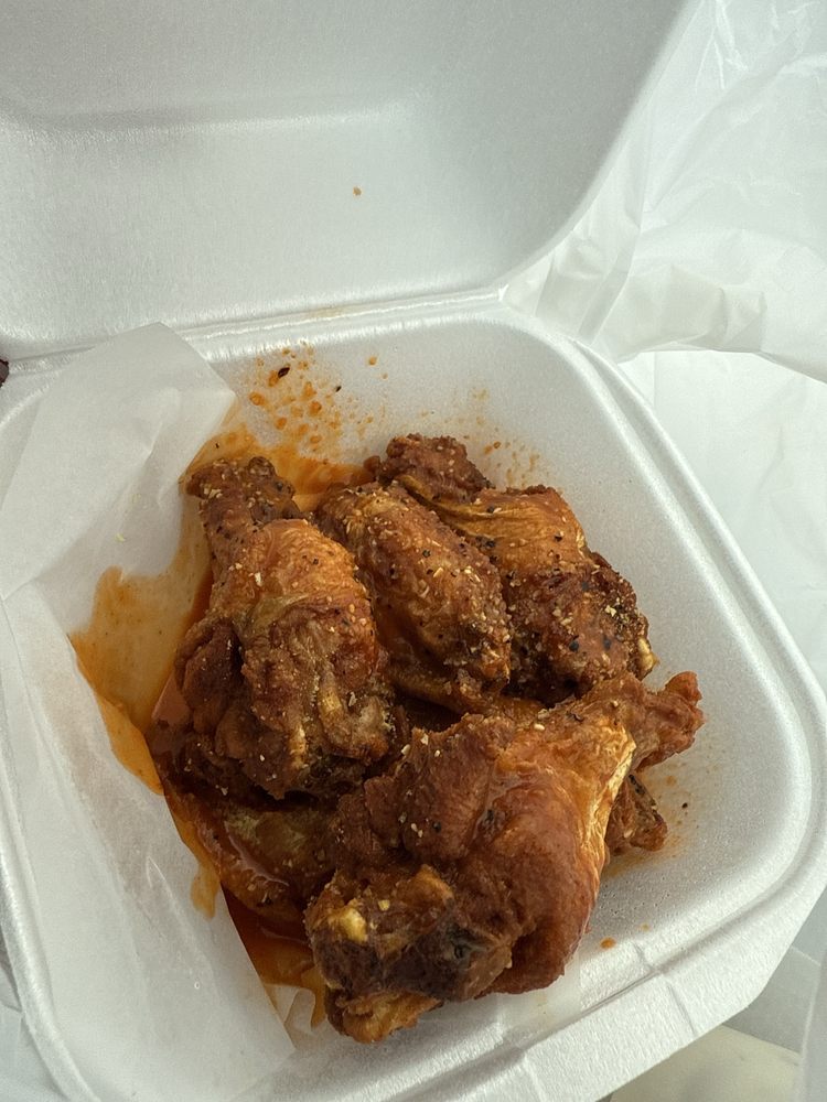 Food from Who Dat Wings And More