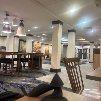 Fairfield by Marriott Inn & Suites Marion - The lobby is really nice and clean - Hotels Near Me - Marion, Illinois