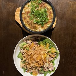 baked pork belly mac & cheese + thai chicken salad | IG: @socalsnomnoms baked pork belly mac & cheese + thai chicken salad | IG: @socalsnomnoms