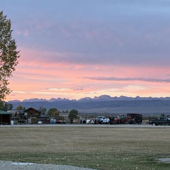 Highline Trail Rv Park - View of the Wind River Range to the North - RV Parks Near Me - Boulder, Wyoming Highline Trail Rv Park - View of the Wind River Range to the North - RV Parks Near Me - Boulder, Wyoming