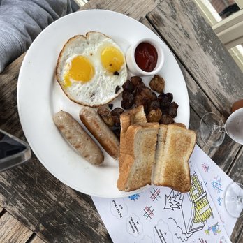 Gallery Cafe - Eggs with sausages, potatoes and toast white bread. - Cafes Near Me - Pebble Beach, California