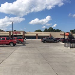 Hy-Vee Fast & Fresh - Exterior.