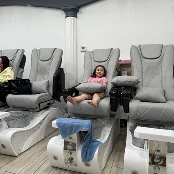 BE YOUR NAILS & SPA - Nail Salons Near Me - Glendale, Arizona