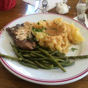Au Bon Coin - Pièce de boeuf avec purée et haricots verts - Beef with mashed potatoes and greens beans. Fait maison / Home made - Wine Bars Near Me - Paris, 75