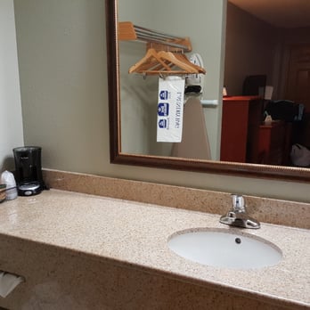 Best Western Inn - Separate sink area - Hotels Near Me - Winchester, Tennessee Best Western Inn - Separate sink area - Hotels Near Me - Winchester, Tennessee