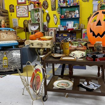 The Amish Mall - Antiques Near Me - Elkhart, Indiana