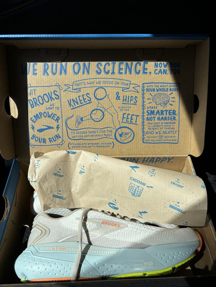 RUNWELL Updated September 2024 142 N Main St, Edwardsville, Illinois Sporting Goods