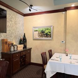 Zoes Steak & Seafood - Dining room