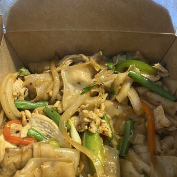Friendly Thai - Spicy basil noodle dinner - Thai Near Me - Groton, Connecticut