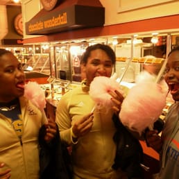 Cotton candy! Cotton candy!