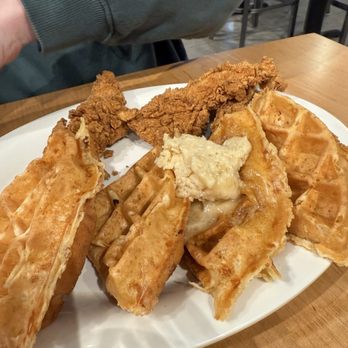 Maple Street Biscuit Company - Bee Cave - Chin and waffles - Breakfast & Brunch Near Me - Bee Cave, Texas