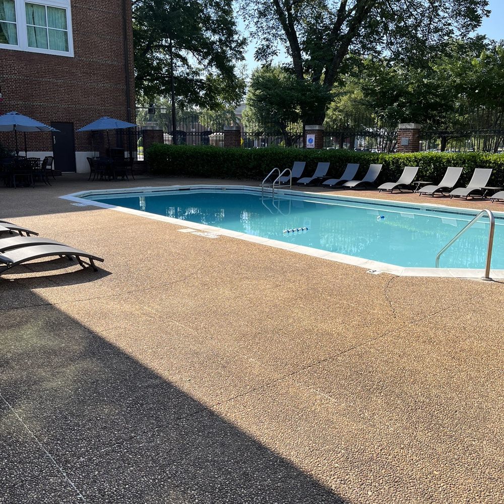 Hotel Capstone - Pool - Hotels Near Me - Tuscaloosa, Alabama