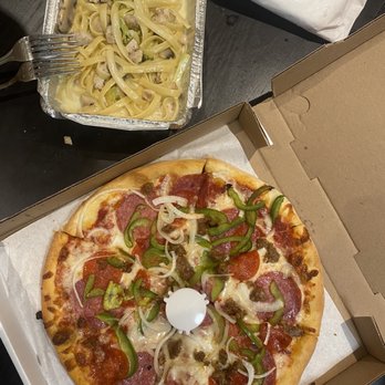 Uncle Vito's Pizza - Top: Grilled Chicken Breast Fettucine Bottom: The Mountain - Pizza Near Me - San Francisco, California Uncle Vito's Pizza - Top: Grilled Chicken Breast Fettucine Bottom: The Mountain - Pizza Near Me - San Francisco, California