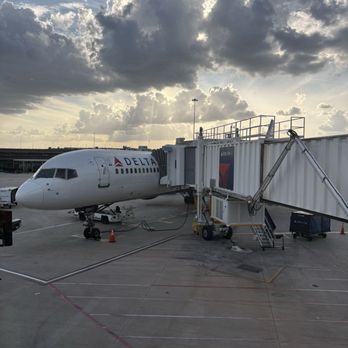 Delta Air Lines - Airlines Near Me - Orlando, Florida