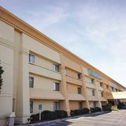 Comfort Suites 57 Photos 28 Reviews Hotels 25 Ashton Drive