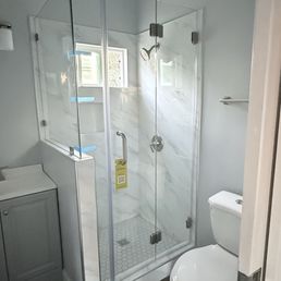 Hall bathroom. Hall bathroom.
