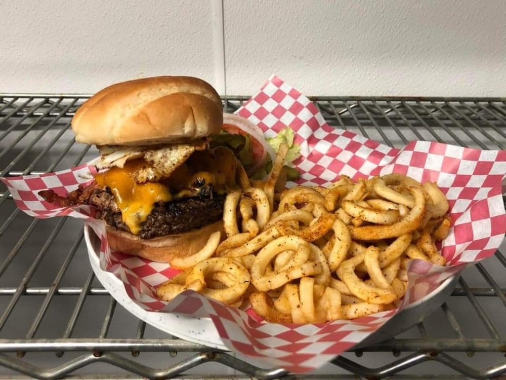 SIDELINES SPORTS BAR & GRILL Updated October 2024 1400 E 1st St N