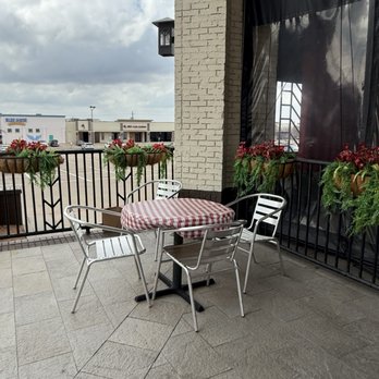 Kenny's East Coast Pizza - Outside Table - Pizza Near Me - Plano, Texas
