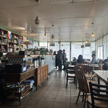 Chit-Chat Cafe - Indoor seating area - Coffee & Tea Near Me - Pacifica, California