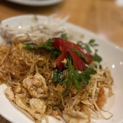 Basil Thai Cuisine - Pad Thai