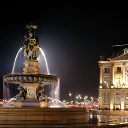 Free Walking Tours Bordeaux - The Fountain at Place de la Bourse on of the most beautiful place in Bordeaux.