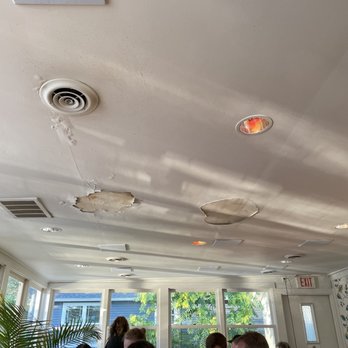 The Southerner - I feel like the ceiling is questionable. - Southern Near Me - Saugatuck, Michigan