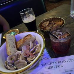 The Naughty Rooster Irish Pub - Clams & Parmasen fries