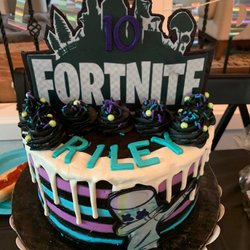 Josephines Signature Sweets - Fortnite cake