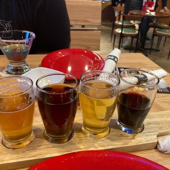 Drake's - Beer flight - Sushi Bars Near Me - Evansville, Indiana