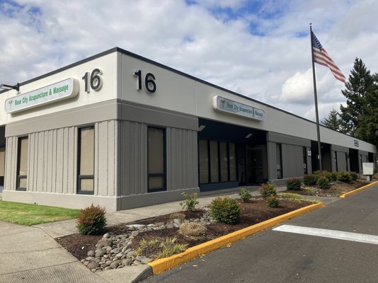 Convenient location with easy access! - Easy location with plenty of parking, ADA access, and no shared hallways to reduce Covid exposure. Hall Blvd off 217. Convenient location with easy access! - Easy location with plenty of parking, ADA access, and no shared hallways to reduce Covid exposure. Hall Blvd off 217.