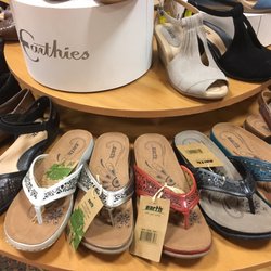 shoe stores in spring hill mall