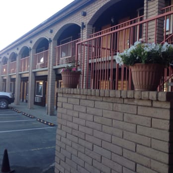 Pyrenees Motel - Hotels Near Me - Winnemucca, Nevada Pyrenees Motel - Hotels Near Me - Winnemucca, Nevada