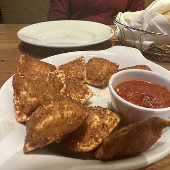 Olive Garden Italian Restaurant - Toasted Ravioli - Italian Near Me - Bowie, Maryland Olive Garden Italian Restaurant - Toasted Ravioli - Italian Near Me - Bowie, Maryland